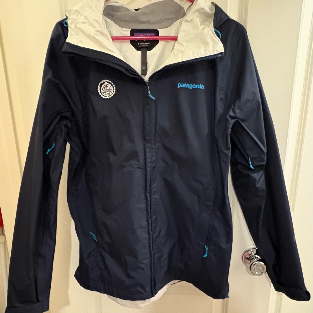 The Patagonia Torrentshell Full Zip H2NO Ladies Large Rain/Wind jacket